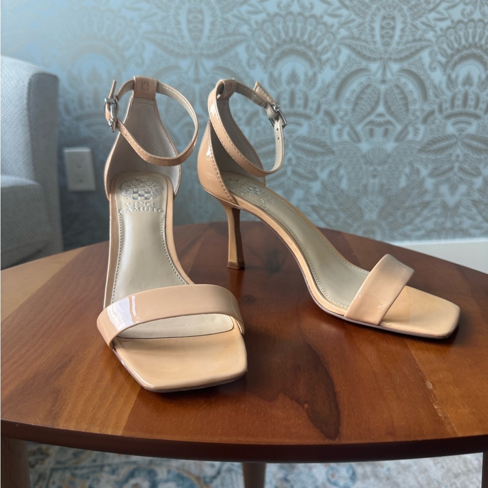 Vince Camuto Enella sandals patent nude 5.5 36